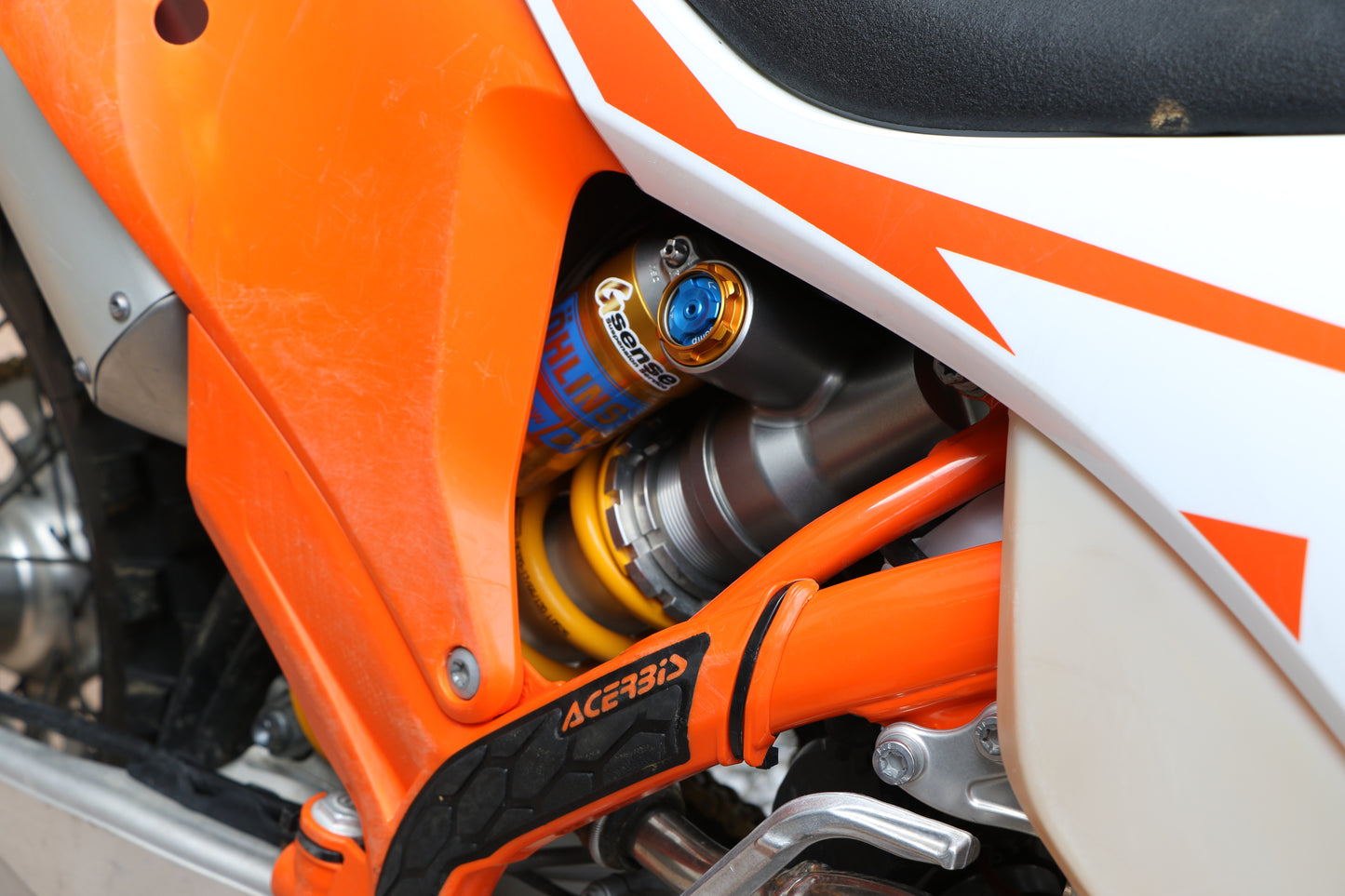 OHLINS DMX0301 T46PR1C2Q1W MX＆Enduro